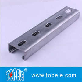 Czarny Galwanizowany 41X41MM Unistrut Channel, HDG Slotted / Plain Strut Channel do wsparcia przewodów